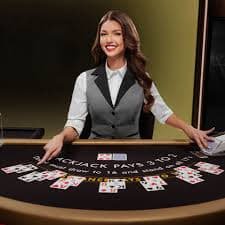 rdtoto live blackjack table streaming on mobile phone with adaptive video quality indicator